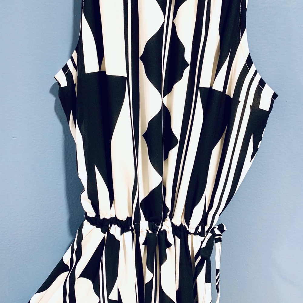 EXPRESS Geometric Pattern Dress - Picture 3 of 5